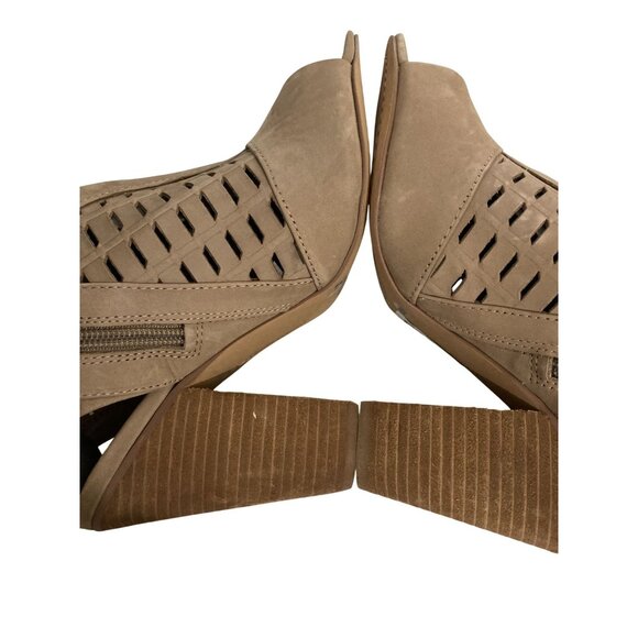 Vince Camuto  Women's Size 8.5M Taupe Peep Toe high Heel Sandals  shoes - Picture 5 of 8